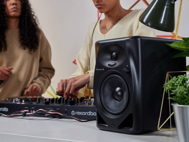 Nowe modele głośników Pioneer DJ już dostępne