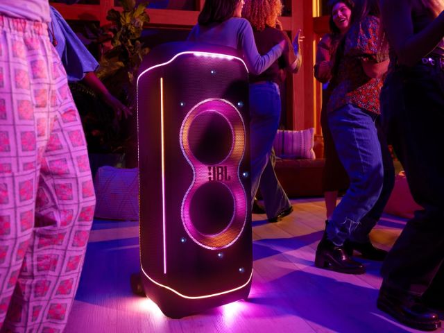 JBL Partybox Ultimate - największy głośnik imprezowy od JBL